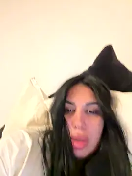 IsaBebe online show from 11/03/25, 03:02