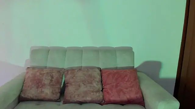 Snapshot of miadaviesx chatting on 11/06/25, 01:12 miadaviesx online show from 11/06/25, 01:12