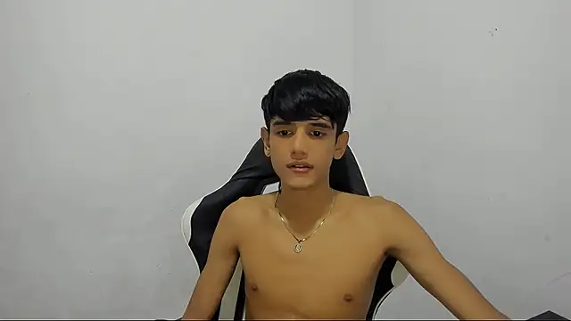 Cris curry02 online show from 01/11/26, 04:12