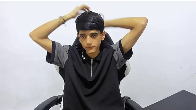 Cris curry02 online show from 01/13/26, 05:29