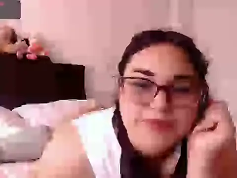 Snapshot of mira_cherry02 chatting on 04/02/26, 08:39 mira cherry02 online show from 04/02/26, 08:39