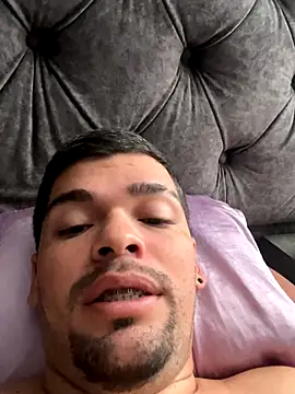 Snapshot of Alexstrw chatting on 10/22/25, 12:16 Alexstrw online show from 10/22/25, 12:16