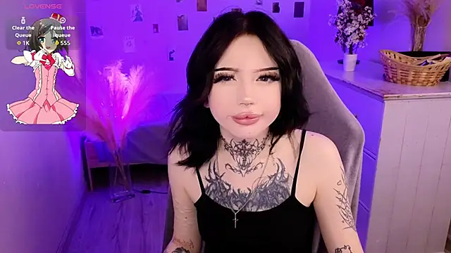 Snapshot of Emma_Kirks chatting on 06/16/26, 12:52 Emma Kirks online show from 06/16/26, 12:52