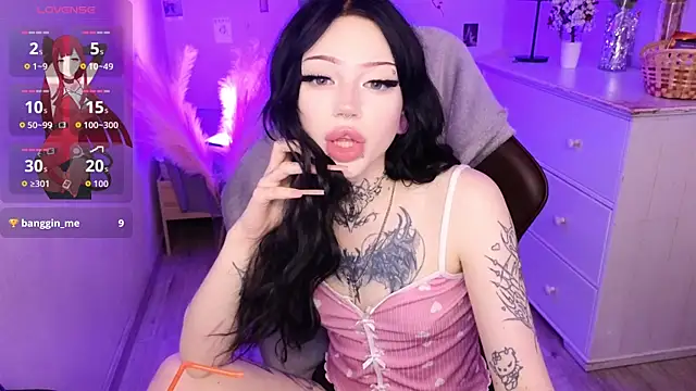 Snapshot of Emma_Kirks chatting on 07/02/26, 12:33 Emma Kirks online show from 07/02/26, 12:33