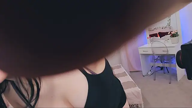 AriaThorn online show from 11/08/25, 11:10