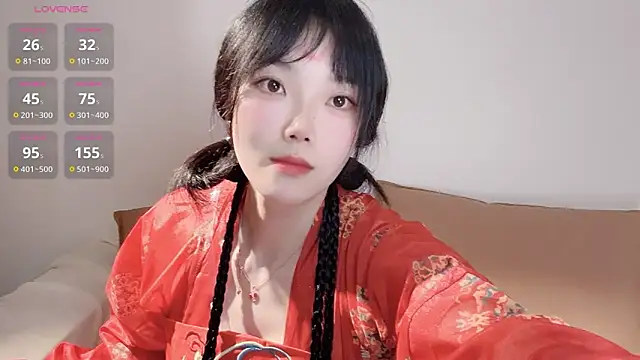 upoo7lt online show from 04/12/26, 01:54