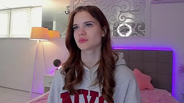 LuisaClover online show from 04/14/26, 06:08