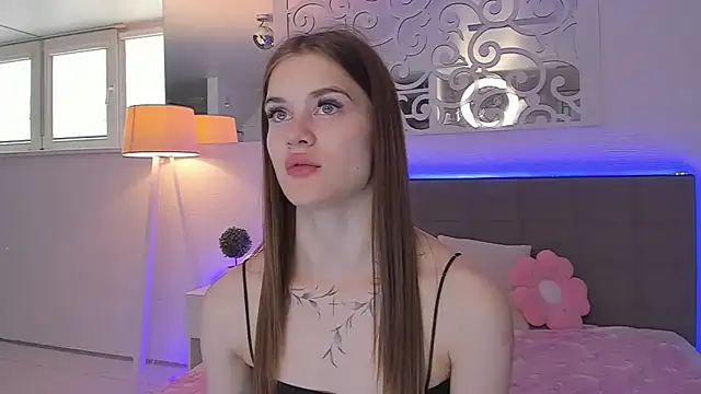 LuisaClover online show from 05/15/26, 12:23