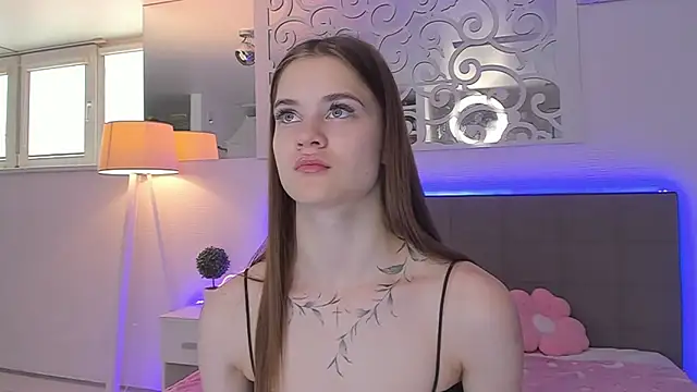LuisaClover online show from 05/18/26, 11:05