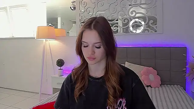 Snapshot of LuisaClover chatting on 07/14/26, 05:23 LuisaClover online show from 07/14/26, 05:23