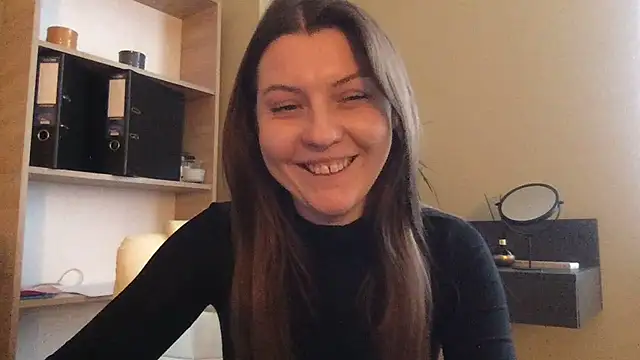 Snapshot of DollyRoma chatting on 10/22/25, 01:00 DollyRoma online show from 10/22/25, 01:00