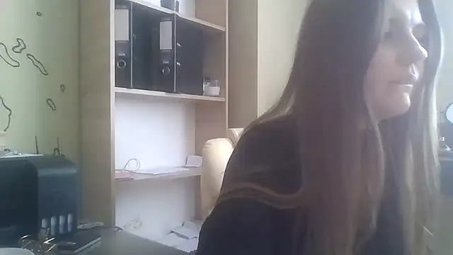 Snapshot of DollyRoma chatting on 10/27/25, 09:57 DollyRoma online show from 10/27/25, 09:57