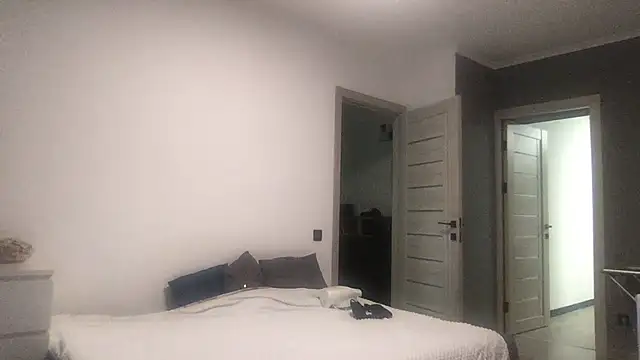 Snapshot of DollyRoma chatting on 10/28/25, 09:24 DollyRoma online show from 10/28/25, 09:24