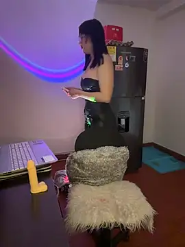 Snapshot of mistressespectra chatting on 10/26/25, 01:17 mistressespectra online show from 10/26/25, 01:17