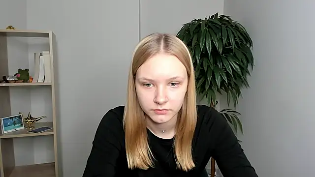 ElissaGlod online show from 10/25/25, 07:05