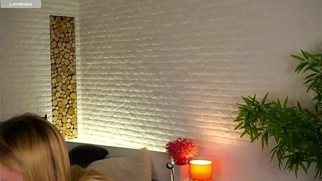 ElissaGlod online show from 12/01/25, 12:10