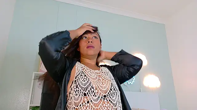 SeleneGibson   online show from 11/18/25, 07:18