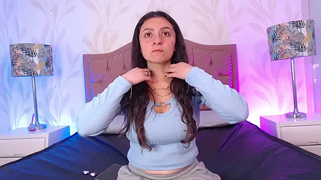 Emmy Palacios online show from 12/15/25, 12:09