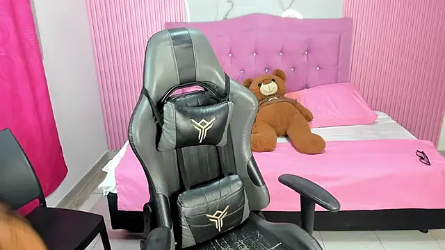 Snapshot of Milu_17 chatting on 10/29/25, 10:50 Milu 17 online show from 10/29/25, 10:50