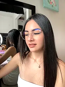 IslaCole online show from 11/10/25, 07:24