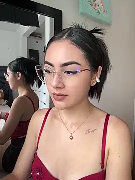 IslaCole online show from 11/12/25, 06:41