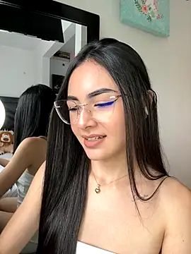 IslaCole online show from 11/24/25, 09:36