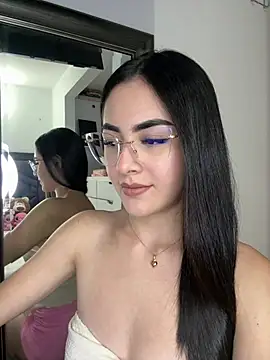 IslaCole online show from 02/03/26, 02:53