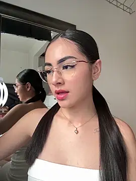 IslaCole online show from 02/11/26, 10:04