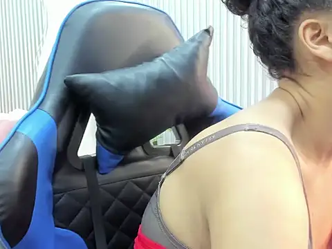 agata18  online show from 12/02/25, 12:21