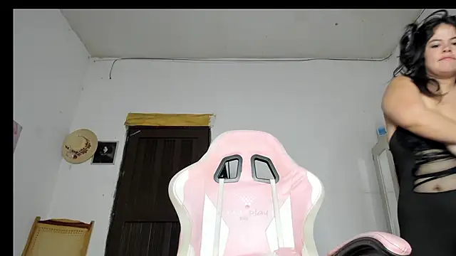 Snapshot of alahia66 chatting on 07/05/26, 11:28 alahia66 online show from 07/05/26, 11:28