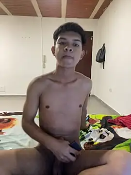 Snapshot of Cristianjo99 chatting on 10/23/25, 02:44 Cristianjo99 online show from 10/23/25, 02:44