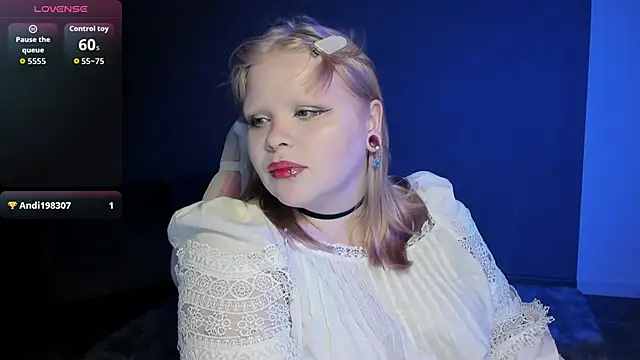 Snapshot of LottieReed chatting on 05/16/26, 06:21 LottieReed online show from 05/16/26, 06:21