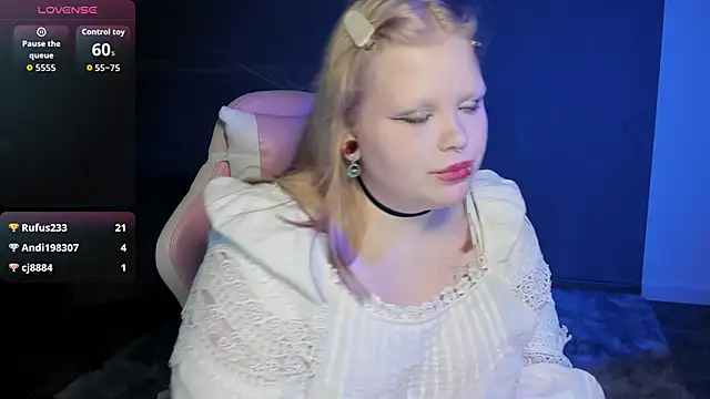 Snapshot of LottieReed chatting on 05/16/26, 10:36 LottieReed online show from 05/16/26, 10:36