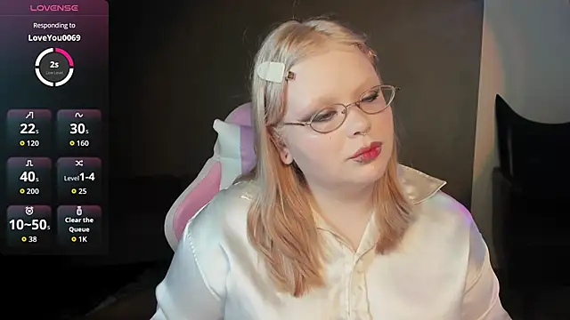 Snapshot of LottieReed chatting on 05/22/26, 07:04 LottieReed online show from 05/22/26, 07:04