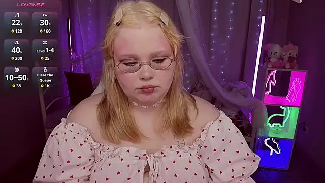Snapshot of LottieReed chatting on 06/20/26, 12:08 LottieReed online show from 06/20/26, 12:08