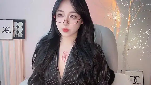 Love-hanzaizai718 online show from 11/16/25, 02:11