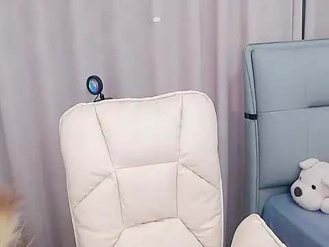 Snapshot of Xiaodie-baby chatting on 10/28/25, 02:37 Xiaodie-baby online show from 10/28/25, 02:37