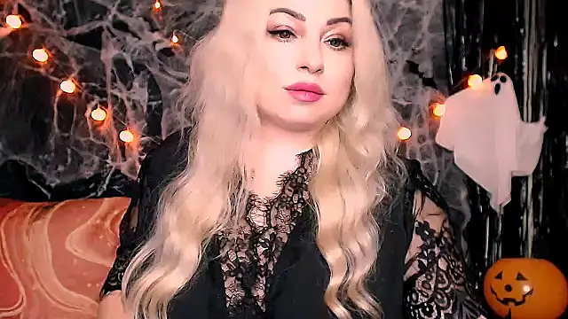 Snapshot of Renee_Cherry chatting on 10/29/25, 12:24 Renee Cherry online show from 10/29/25, 12:24