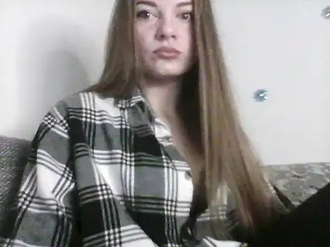 EllaMoonlight online show from 11/06/25, 09:15