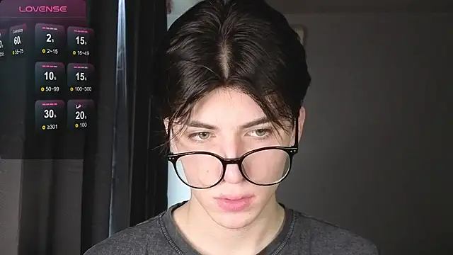 Oliver star boy  online show from 11/28/25, 11:46