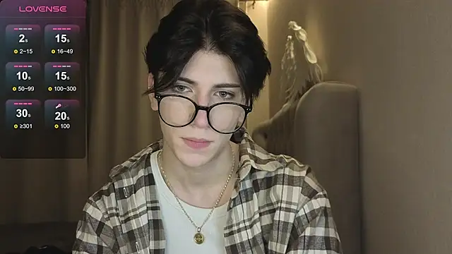 Snapshot of Oliver_star_boy_ chatting on 01/18/26, 05:17 Oliver star boy online show from 01/18/26, 05:17