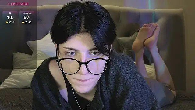 Snapshot of Oliver_star_boy_ chatting on 02/05/26, 09:52 Oliver star boy online show from 02/05/26, 09:52