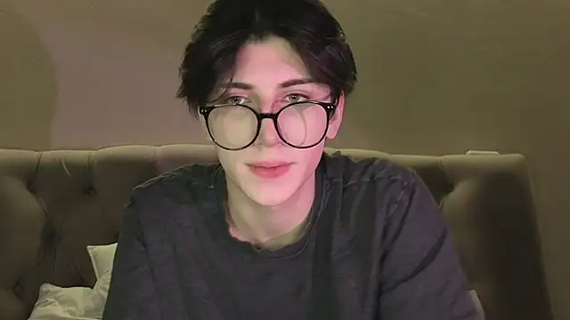 Snapshot of Oliver_star_boy_ chatting on 02/12/26, 07:31 Oliver star boy online show from 02/12/26, 07:31