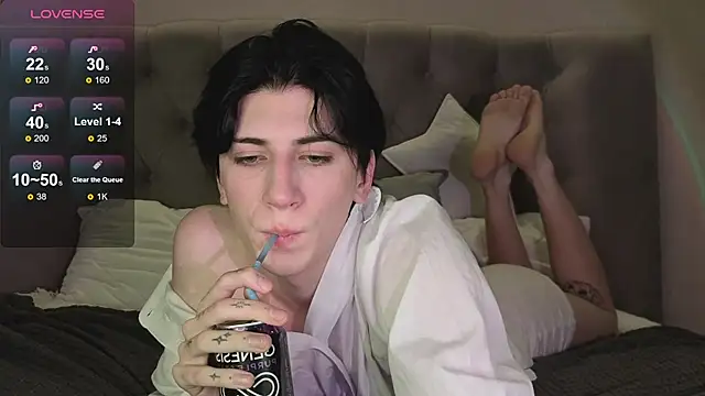 Snapshot of Oliver_star_boy_ chatting on 02/20/26, 05:35 Oliver star boy online show from 02/20/26, 05:35