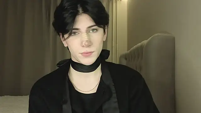 Snapshot of Oliver_star_boy_ chatting on 02/25/26, 04:27 Oliver star boy online show from 02/25/26, 04:27