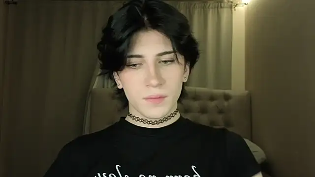Snapshot of Oliver_star_boy_ chatting on 04/18/26, 07:58 Oliver star boy online show from 04/18/26, 07:58