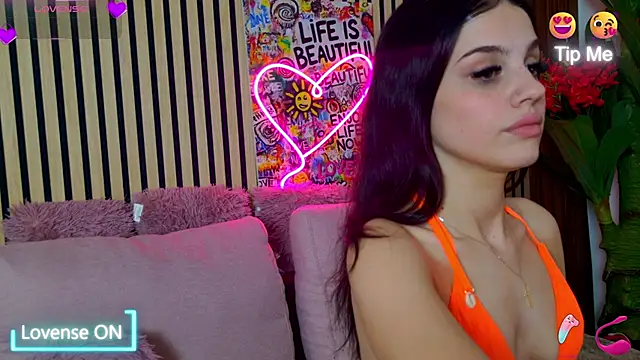 Snapshot of MirunaHaze chatting on 05/08/26, 04:01 MirunaHaze online show from 05/08/26, 04:01