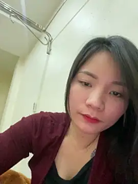 Bee Yellow00 online show from 02/02/26, 05:17