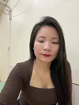 Bee Yellow00 online show from 02/28/26, 04:46