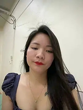 Bee Yellow00 online show from 03/02/26, 04:25